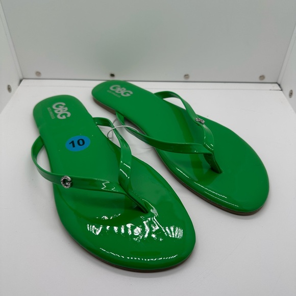 GBG Los Angeles Shoes - GBC Los Angeles Glossy Green Flip Flop Sandals NWOT Size 10